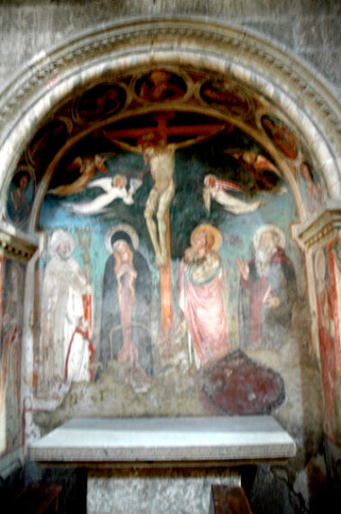 Crocifissione con la Madonna, San Giovanni, Sant'Ambrogio che raccomanda un chierico inginocchiato.