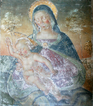Madonna con Bambino. Portico, lato breve.