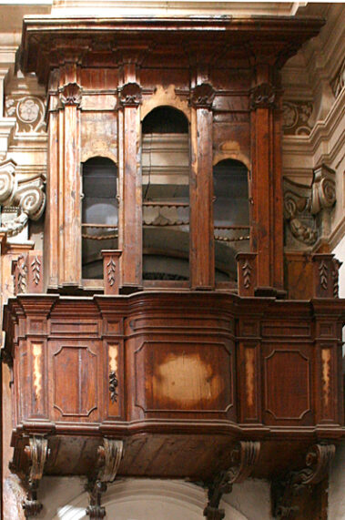 Matroneo. Transetto destro, parete sinistra.