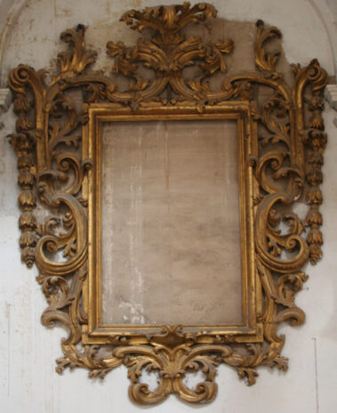 Cornice. Navata destra parete seconda campata.