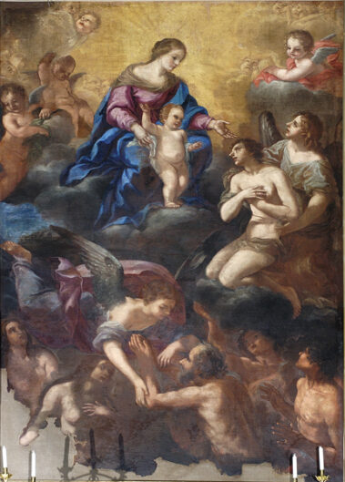 Santa Maria del Suffragio che ha in grembo il Bambino dritto in piedi, mentre un angelo le presenta un’anima purificata che lascia il Purgatorio.