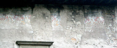 Affreschi. Facciata del cortile interno.