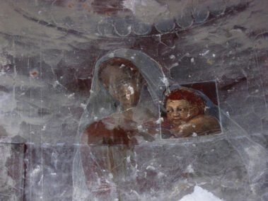Madonna con Bambino. Edicola cappella parete destra, navata destra.